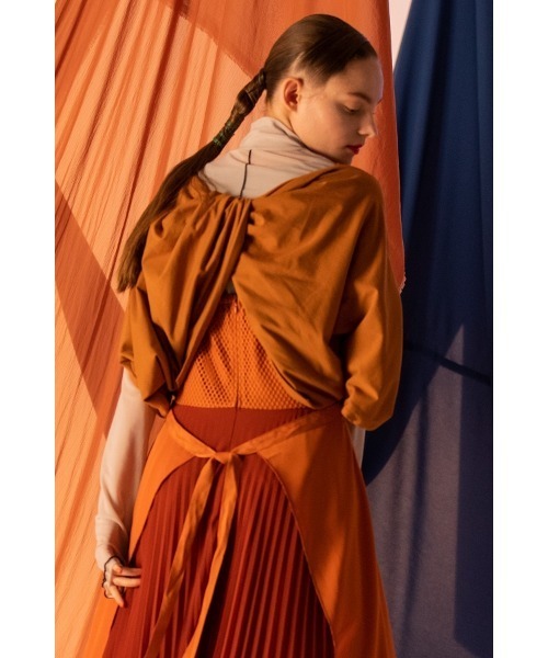 AULA AILA(アウラアイラ)の「ツイストバックドレス(ドレス・レディース・ブラック/オレンジ/カーキ・1/0)」の15枚目の写真