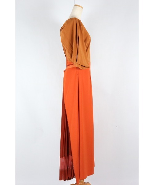 AULA AILA(アウラアイラ)の「ツイストバックドレス(ドレス・レディース・ブラック/オレンジ/カーキ・1/0)」の18枚目の写真