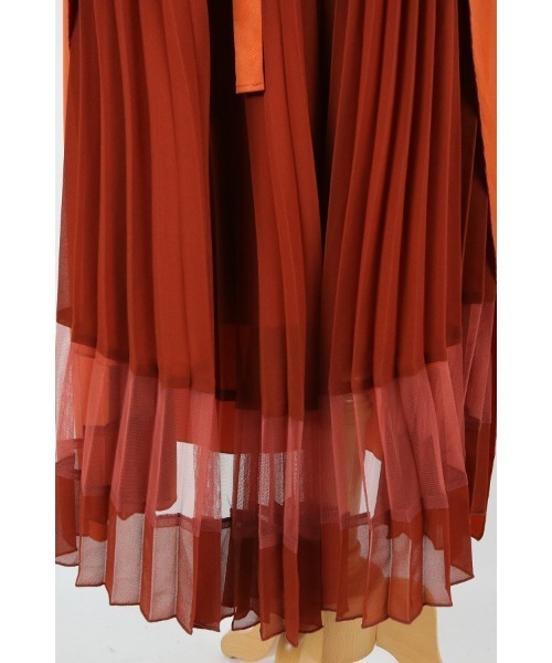 AULA AILA(アウラアイラ)の「ツイストバックドレス(ドレス・レディース・ブラック/オレンジ/カーキ・1/0)」の21枚目の写真