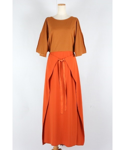 AULA AILA(アウラアイラ)の「ツイストバックドレス(ドレス・レディース・ブラック/オレンジ/カーキ・1/0)」の17枚目の写真