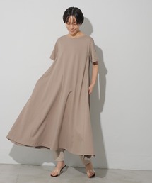 クルーネックカットフレアワンピース