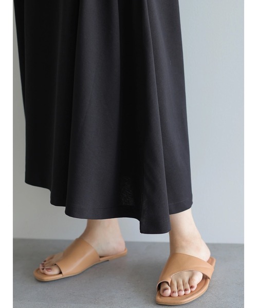 AMERICAN HOLIC（アメリカンホリック）の「クルーネックカットフレアワンピース（ワンピース・レディース・ブラック/ネイビー/マスタード/グレイッシュベージュ・M/L）」の8枚目の写真