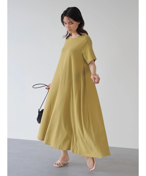 AMERICAN HOLIC（アメリカンホリック）の「クルーネックカットフレアワンピース（ワンピース・レディース・ブラック/ネイビー/マスタード/グレイッシュベージュ・M/L）」の12枚目の写真