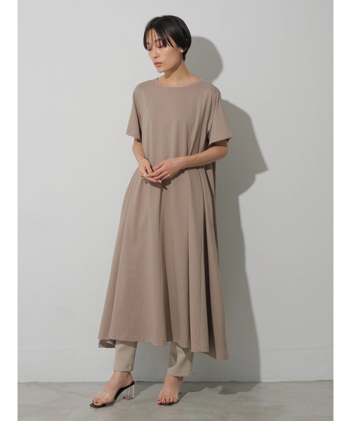 AMERICAN HOLIC（アメリカンホリック）の「クルーネックカットフレアワンピース（ワンピース・レディース・ブラック/ネイビー/マスタード/グレイッシュベージュ・M/L）」の15枚目の写真