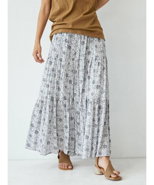 Ungrid（アングリッド）の「フラワーマキシスカート（スカート・レディース・ネイビー/オフホワイト・FREE）」の4枚目の写真