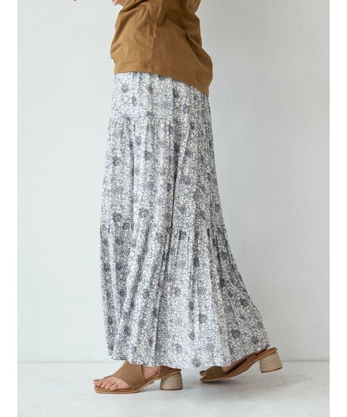 Ungrid（アングリッド）の「フラワーマキシスカート（スカート・レディース・ネイビー/オフホワイト・FREE）」の10枚目の写真