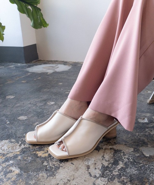 PUBLUX（パブリュクス）の「【PUBLUX/パブリュクス】センターシームミュールサンダル　シアー&フェイクレザー　カバードサンダル（サンダル・レディース・ホワイト/ブラック/ホワイト系その他/ブラック系その他・23.5cm/24.5cm/23.0cm/24.0cm）」の17枚目の写真