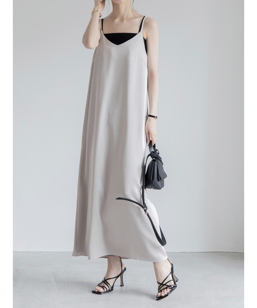 amel（エイメル）の「サテンロングキャミドレス（ワンピース・レディース・グレイッシュベージュ・FREE）」の2枚目の写真