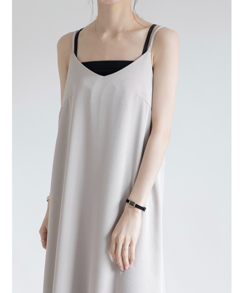 amel（エイメル）の「サテンロングキャミドレス（ワンピース・レディース・グレイッシュベージュ・FREE）」の5枚目の写真