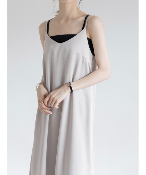 amel（エイメル）の「サテンロングキャミドレス（ワンピース・レディース・グレイッシュベージュ・FREE）」の6枚目の写真