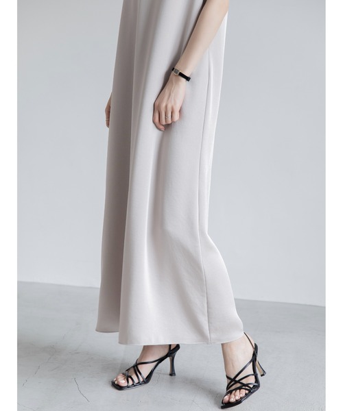 amel（エイメル）の「サテンロングキャミドレス（ワンピース・レディース・グレイッシュベージュ・FREE）」の13枚目の写真