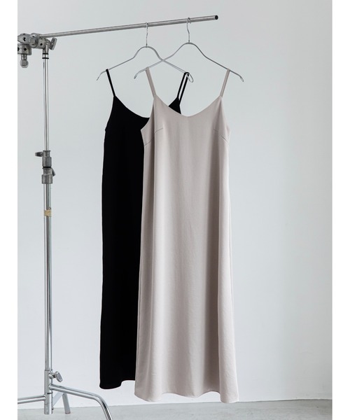 amel（エイメル）の「サテンロングキャミドレス（ワンピース・レディース・グレイッシュベージュ・FREE）」の18枚目の写真