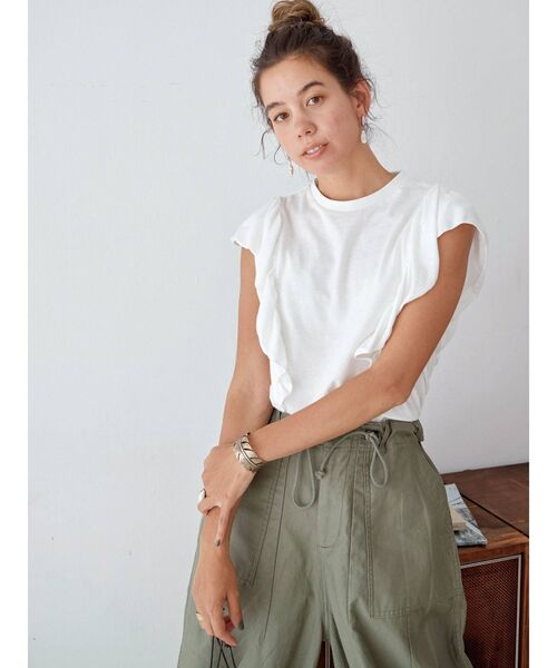 Ungrid（アングリッド）の「フリルデザインタンクトップ（Tシャツ/カットソー・レディース・オフホワイト/ブラック/カーキ・FREE）」の2枚目の写真