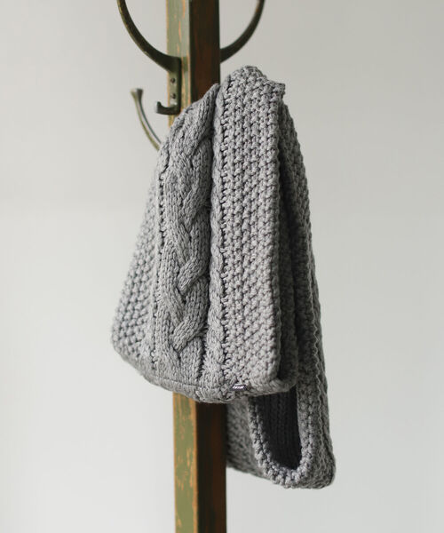 BEAMS(ビームス)の「BEAMS / ケーブル リブ スヌード(ネックウォーマー/スヌード・メンズ・ブラック/グレー/ワイン・ONE SIZE)」の2枚目の写真