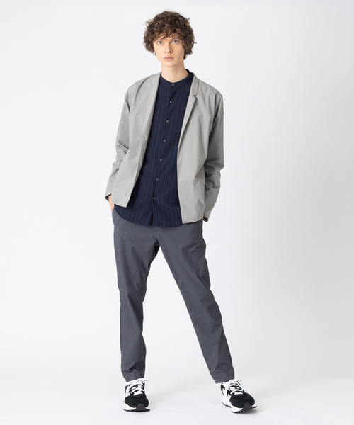 ABAHOUSE(アバハウス)の「ペーパーナイロン ストレッチ ポケッタブル ジャケット(テーラードジャケット・メンズ・ライトグレー/ベージュ/ブラック・44/46/48)」の4枚目の写真