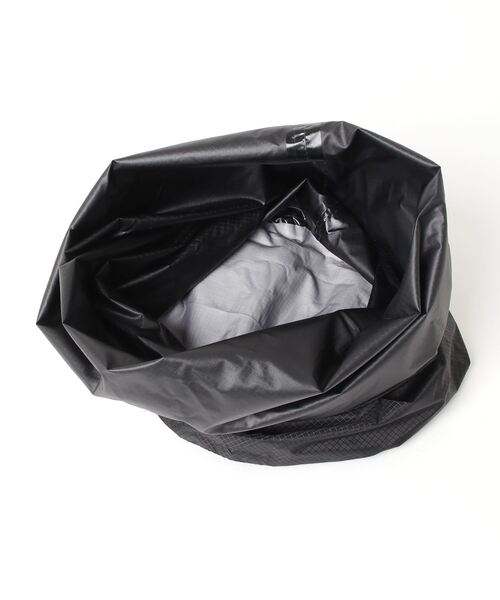 Speedo（スピード）の「Speedo/ハイドロエアウォータープルーフ ナイロンバッグ13L（エコバッグ/サブバッグ・レディース・ブラック/カーキ・FREE）」の4枚目の写真