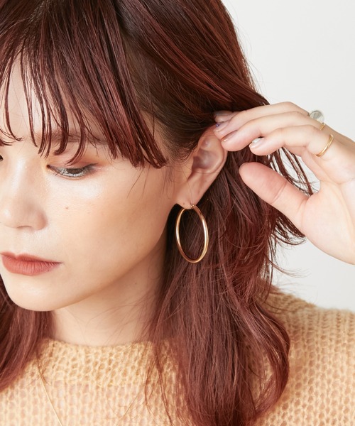 Omekashi(オメカシ)の「ミドルフープピアス(ピアス(両耳用)・レディース・ゴールド/シルバー・ONE SIZE)」の2枚目の写真