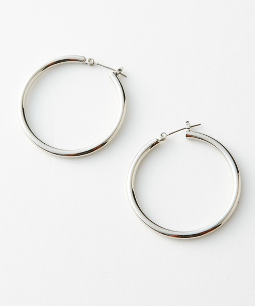 Omekashi(オメカシ)の「ミドルフープピアス(ピアス(両耳用)・レディース・ゴールド/シルバー・ONE SIZE)」の3枚目の写真