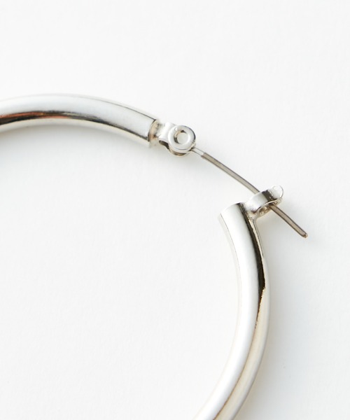 Omekashi(オメカシ)の「ミドルフープピアス(ピアス(両耳用)・レディース・ゴールド/シルバー・ONE SIZE)」の5枚目の写真