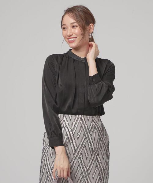 closet story(クローゼットストーリー)の「<closet story(クローゼットストーリー)>ネックサテン ブラウス(シャツ/ブラウス・レディース・イエロー/ロイヤルブルー/ブラック・FREE)」の2枚目の写真