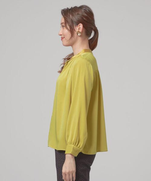 closet story(クローゼットストーリー)の「<closet story(クローゼットストーリー)>ネックサテン ブラウス(シャツ/ブラウス・レディース・イエロー/ロイヤルブルー/ブラック・FREE)」の6枚目の写真