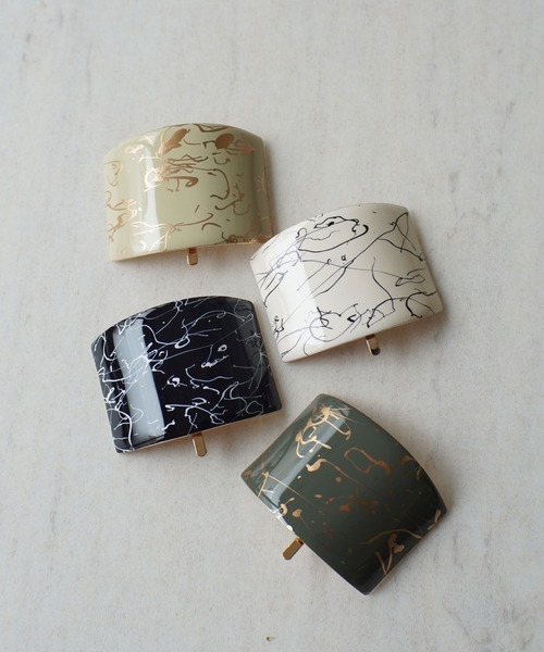 Port（ポート）の「モノトーン ペイント ポニーフック/ヘアカフ（ヘアピン・レディース・カーキ/アイボリー/ホワイト×ブラック/ブラック×ホワイト・FREE）」の2枚目の写真