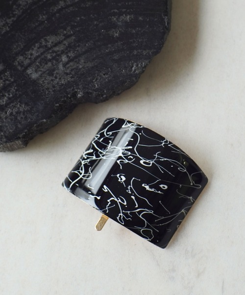 Port（ポート）の「モノトーン ペイント ポニーフック/ヘアカフ（ヘアピン・レディース・カーキ/アイボリー/ホワイト×ブラック/ブラック×ホワイト・FREE）」の7枚目の写真