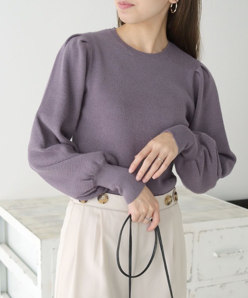 cheriella(シェリエラ)の「【cheriella】もちもち片畦ショルダータックニット(ニット/セーター・レディース・パープル/ブラック/グリーン/ベージュ/アイボリー・M)」の5枚目の写真