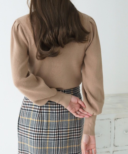 cheriella(シェリエラ)の「【cheriella】もちもち片畦ショルダータックニット(ニット/セーター・レディース・パープル/ブラック/グリーン/ベージュ/アイボリー・M)」の20枚目の写真