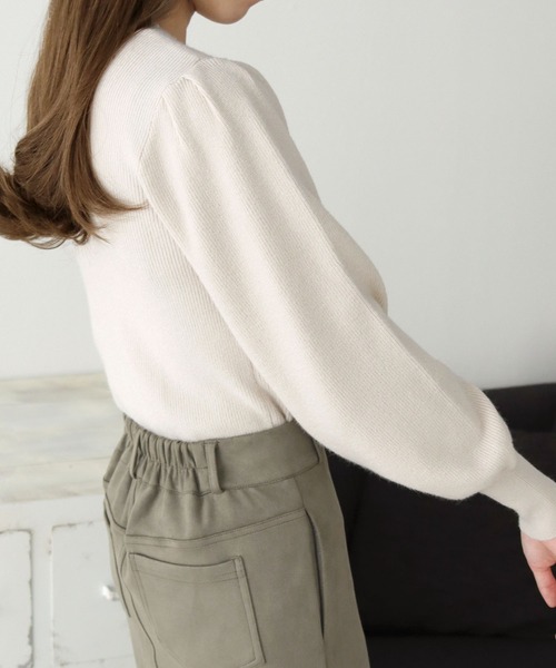 cheriella(シェリエラ)の「【cheriella】もちもち片畦ショルダータックニット(ニット/セーター・レディース・パープル/ブラック/グリーン/ベージュ/アイボリー・M)」の7枚目の写真