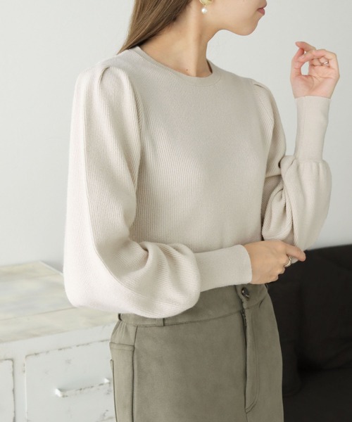 cheriella(シェリエラ)の「【cheriella】もちもち片畦ショルダータックニット(ニット/セーター・レディース・パープル/ブラック/グリーン/ベージュ/アイボリー・M)」の8枚目の写真