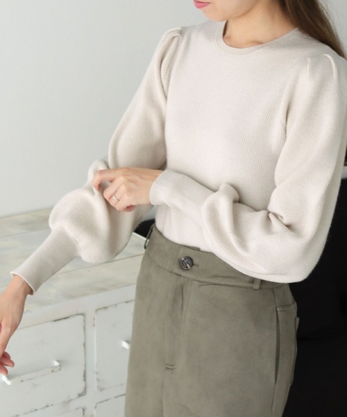 cheriella(シェリエラ)の「【cheriella】もちもち片畦ショルダータックニット(ニット/セーター・レディース・パープル/ブラック/グリーン/ベージュ/アイボリー・M)」の10枚目の写真