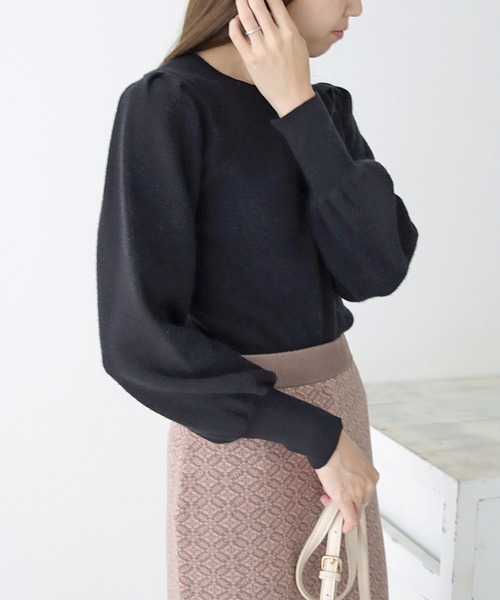 cheriella(シェリエラ)の「【cheriella】もちもち片畦ショルダータックニット(ニット/セーター・レディース・パープル/ブラック/グリーン/ベージュ/アイボリー・M)」の15枚目の写真