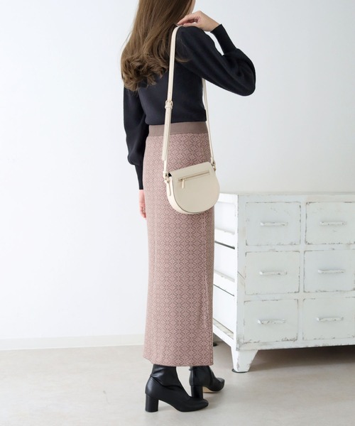 cheriella(シェリエラ)の「【cheriella】もちもち片畦ショルダータックニット(ニット/セーター・レディース・パープル/ブラック/グリーン/ベージュ/アイボリー・M)」の18枚目の写真