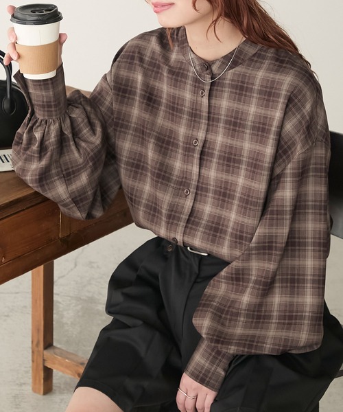 BONLECILL（ボンルシール）の「アソート柄ボリュームスリーブバンドカラーシャツ（シャツ/ブラウス・レディース・オフホワイト/サックスブルー/ピンク/イエロー/ブラック系その他/ブラック/ブラック系その他2/ブルー/ブルー系その他/ライトグリーン系/ネイビー系/ブラック系その他3/ブラウン系/ネイビー系2/レッド/ネイビー系3/ブラック系/レッド系/ピンク系/イエロー系/ネイビー系4/ブラウン/ネイビー系5/クリーム/ピンク系1/ブルー系1・FREE）」の7枚目の写真