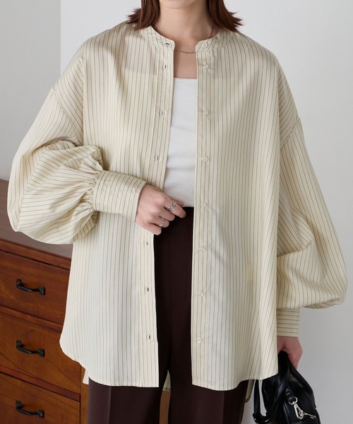 BONLECILL（ボンルシール）の「アソート柄ボリュームスリーブバンドカラーシャツ（シャツ/ブラウス・レディース・オフホワイト/サックスブルー/ピンク/イエロー/ブラック系その他/ブラック/ブラック系その他2/ブルー/ブルー系その他/ライトグリーン系/ネイビー系/ブラック系その他3/ブラウン系/ネイビー系2/レッド/ネイビー系3/ブラック系/レッド系/ピンク系/イエロー系/ネイビー系4/ブラウン/ネイビー系5/クリーム/ピンク系1/ブルー系1・FREE）」の9枚目の写真