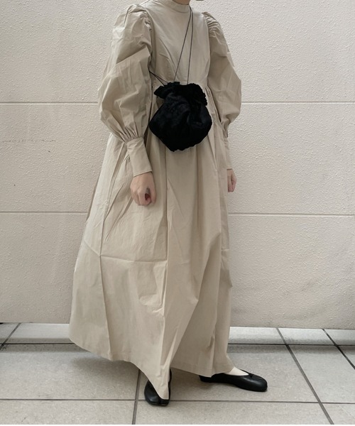 PERNA（ペルナ）の「パフスリーブロングワンピース（ワンピース・レディース・ブラック/ベージュ・M/L）」の16枚目の写真