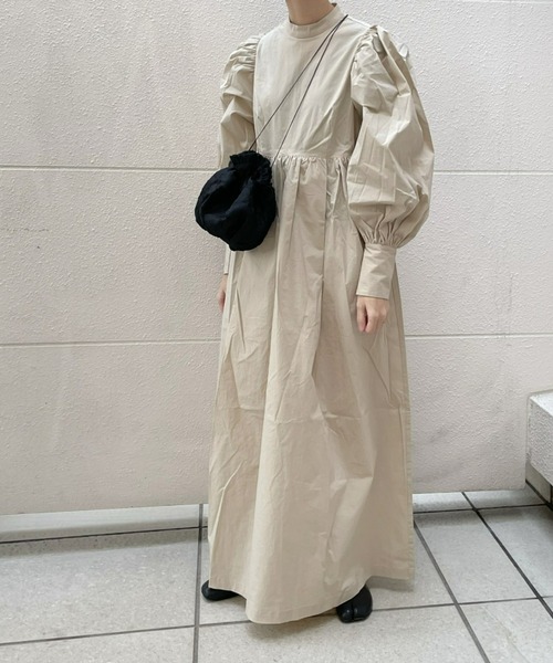 PERNA（ペルナ）の「パフスリーブロングワンピース（ワンピース・レディース・ブラック/ベージュ・M/L）」の21枚目の写真