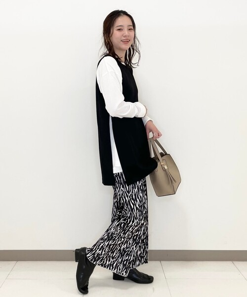 SHOO・LA・RUE(シューラルー)の「◆【2点セット】ベスト×ロングTシャツ(その他トップス・レディース・ベージュ/ブラック/ダークグリーン・04/02/03)」の6枚目の写真