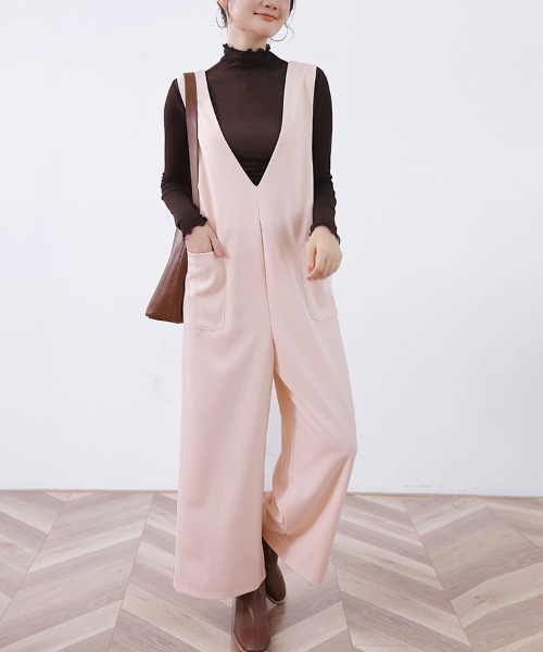 Doux Belle（ドゥーベル）の「深Vネックサロペット（サロペット/オーバーオール・レディース・ベージュ/ブラック/カーキ/ブラウン/ネイビー/ベージュ系その他・FREE）」の3枚目の写真