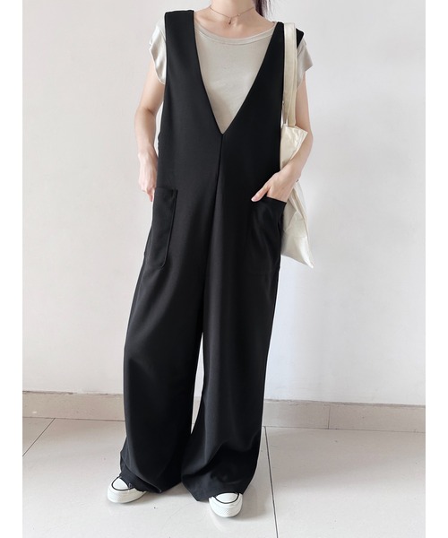 Doux Belle（ドゥーベル）の「深Vネックサロペット（サロペット/オーバーオール・レディース・ベージュ/ブラック/カーキ/ブラウン/ネイビー/ベージュ系その他・FREE）」の22枚目の写真