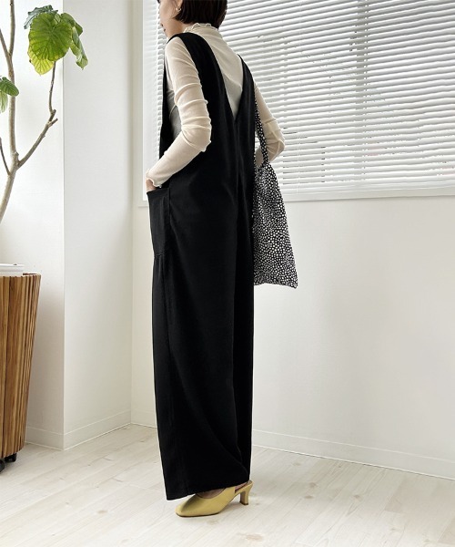 Doux Belle（ドゥーベル）の「深Vネックサロペット（サロペット/オーバーオール・レディース・ベージュ/ブラック/カーキ/ブラウン/ネイビー/ベージュ系その他・FREE）」の17枚目の写真