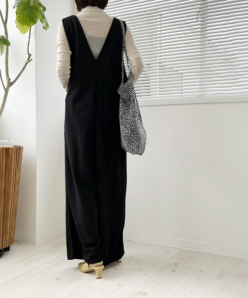 Doux Belle（ドゥーベル）の「深Vネックサロペット（サロペット/オーバーオール・レディース・ベージュ/ブラック/カーキ/ブラウン/ネイビー/ベージュ系その他・FREE）」の18枚目の写真