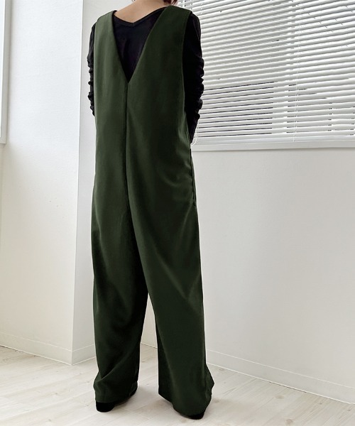 Doux Belle（ドゥーベル）の「深Vネックサロペット（サロペット/オーバーオール・レディース・ベージュ/ブラック/カーキ/ブラウン/ネイビー/ベージュ系その他・FREE）」の9枚目の写真