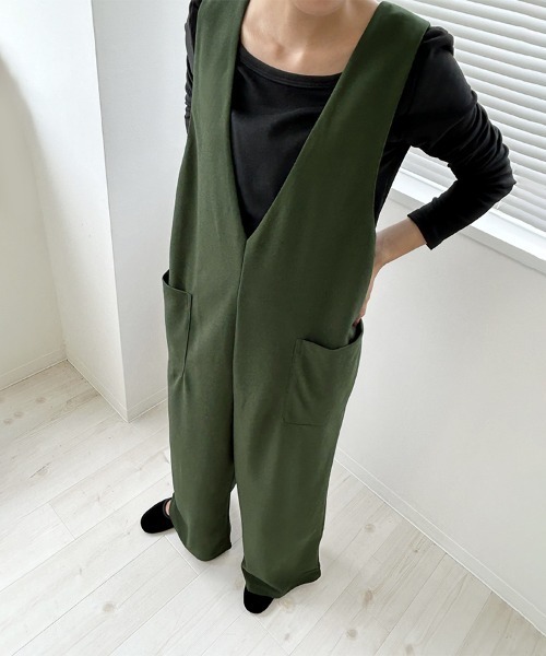 Doux Belle（ドゥーベル）の「深Vネックサロペット（サロペット/オーバーオール・レディース・ベージュ/ブラック/カーキ/ブラウン/ネイビー/ベージュ系その他・FREE）」の10枚目の写真