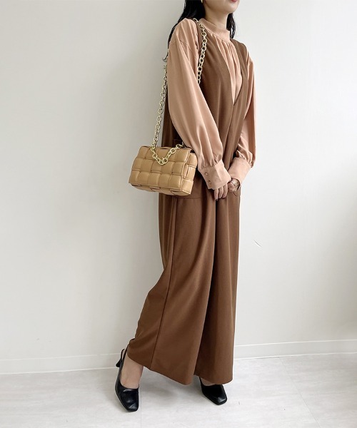 Doux Belle（ドゥーベル）の「深Vネックサロペット（サロペット/オーバーオール・レディース・ベージュ/ブラック/カーキ/ブラウン/ネイビー/ベージュ系その他・FREE）」の12枚目の写真