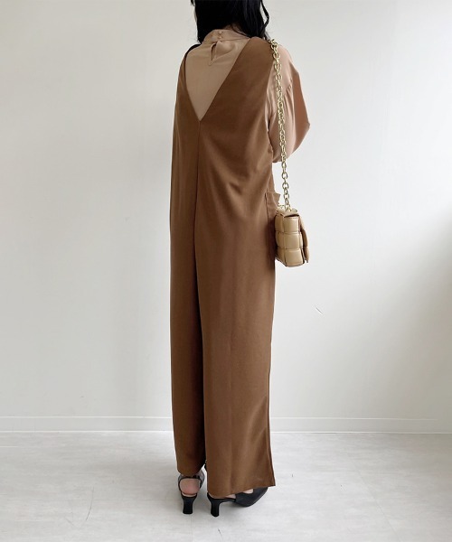 Doux Belle（ドゥーベル）の「深Vネックサロペット（サロペット/オーバーオール・レディース・ベージュ/ブラック/カーキ/ブラウン/ネイビー/ベージュ系その他・FREE）」の15枚目の写真