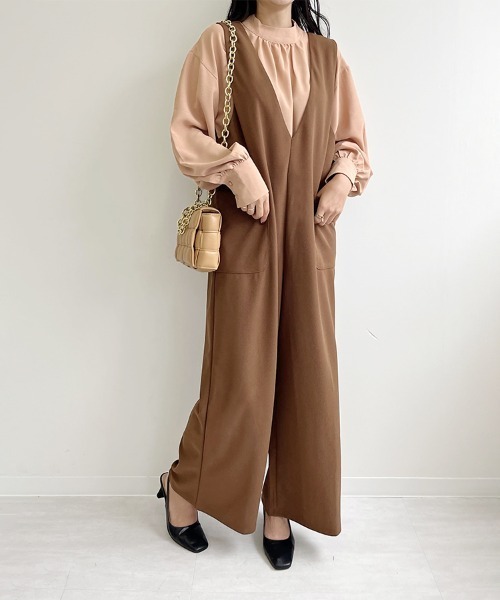 Doux Belle（ドゥーベル）の「深Vネックサロペット（サロペット/オーバーオール・レディース・ベージュ/ブラック/カーキ/ブラウン/ネイビー/ベージュ系その他・FREE）」の19枚目の写真