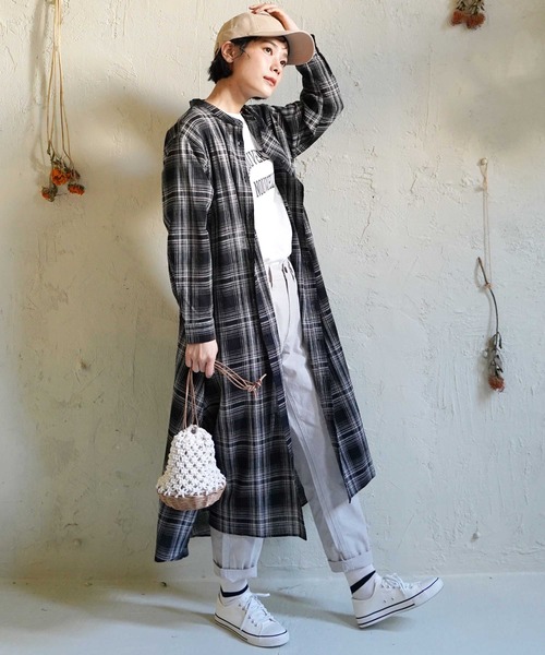 LBC(エルビーシー)の「リネンコンバンドカラーシャツワンピース(シャツワンピース・レディース・スカイブルー/ブラウン/ブラック・M/L)」の14枚目の写真