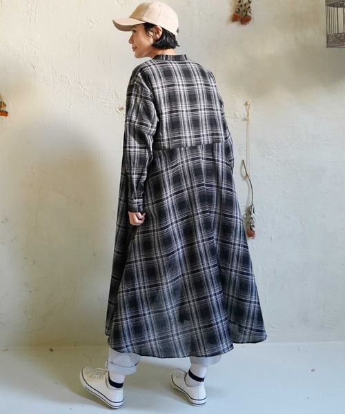 LBC(エルビーシー)の「リネンコンバンドカラーシャツワンピース(シャツワンピース・レディース・スカイブルー/ブラウン/ブラック・M/L)」の15枚目の写真